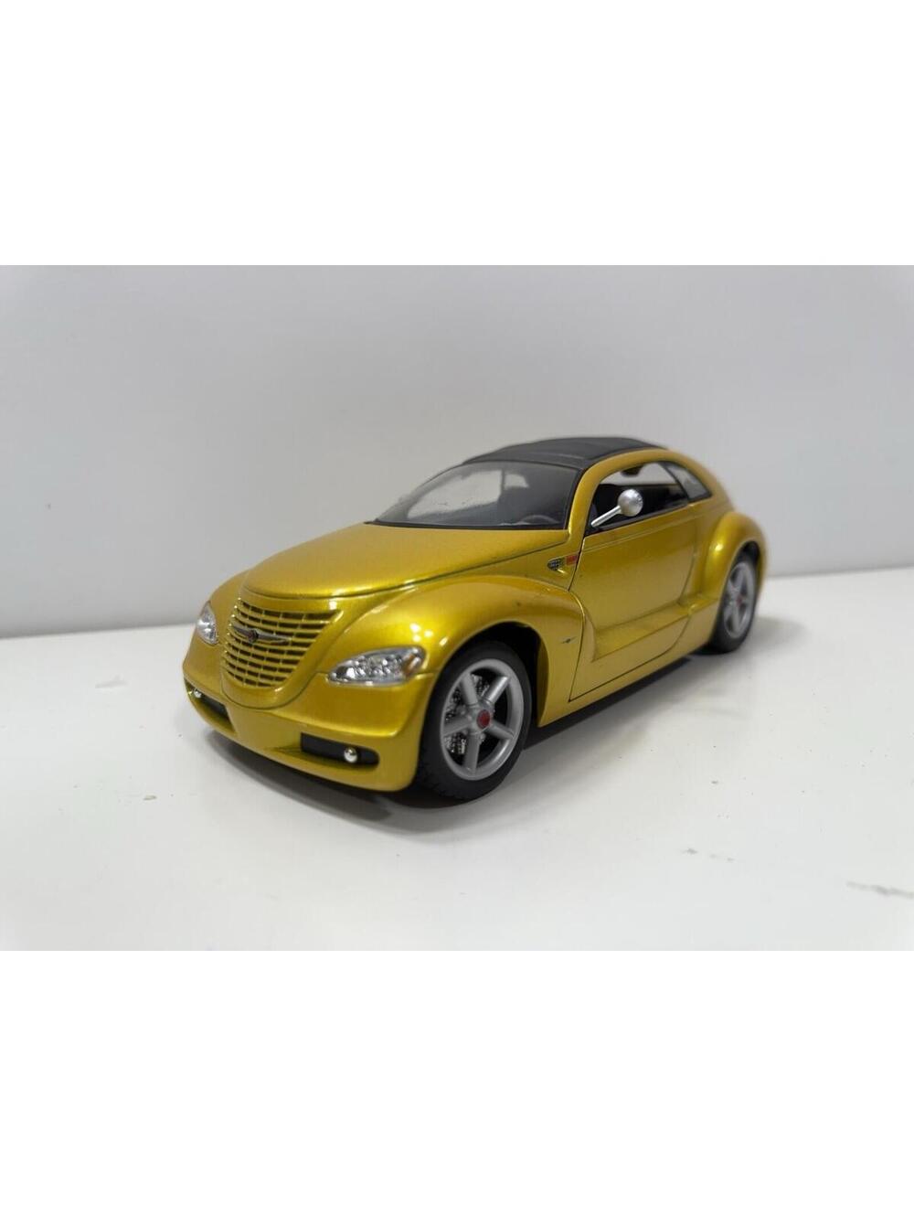 MAISTO CHRYSLER PRONTO CRUIZER ORIGINAL CONCEPT PT CRUISER 1:18 DIECAST GOLD Car
